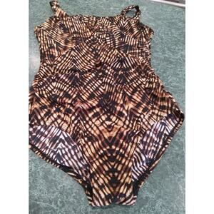 Lands End Women's Size 10 One-Piece Swimsuit Criss Cross Back Leopard Slimming